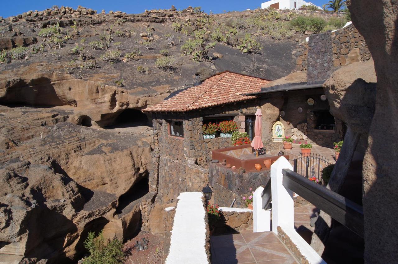 Castillo Lanzarote Villa Sophie - Luxury Villa -Sleep In A Volcanic Cave With Heated Pool Tías Екстериор снимка