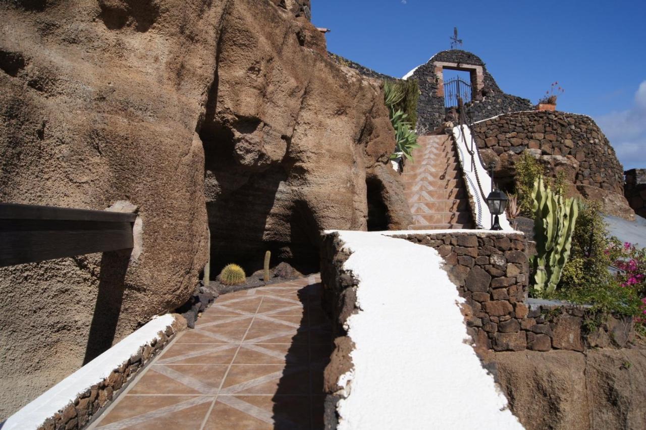 Castillo Lanzarote Villa Sophie - Luxury Villa -Sleep In A Volcanic Cave With Heated Pool Tías Екстериор снимка