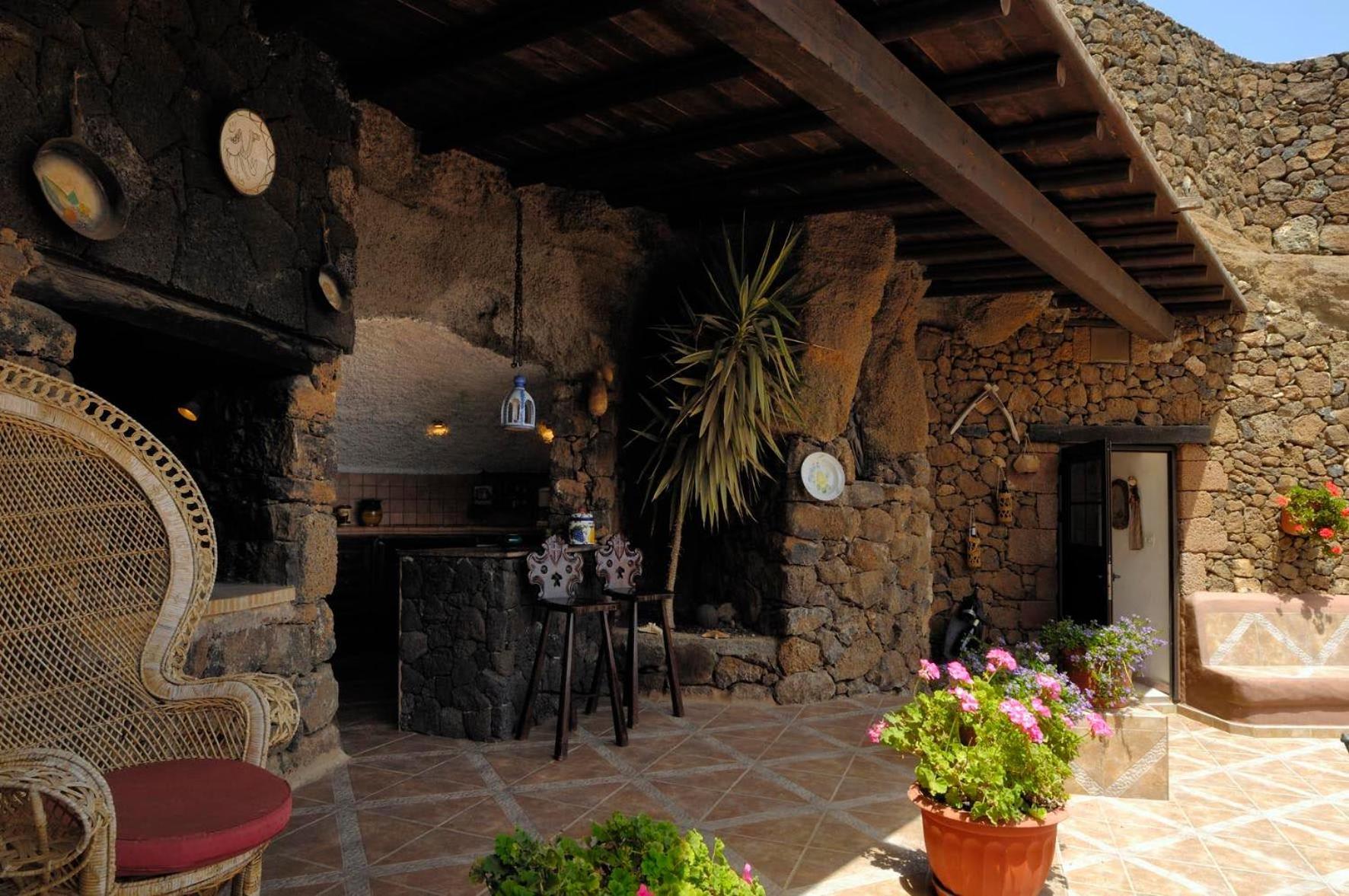 Castillo Lanzarote Villa Sophie - Luxury Villa -Sleep In A Volcanic Cave With Heated Pool Tías Екстериор снимка