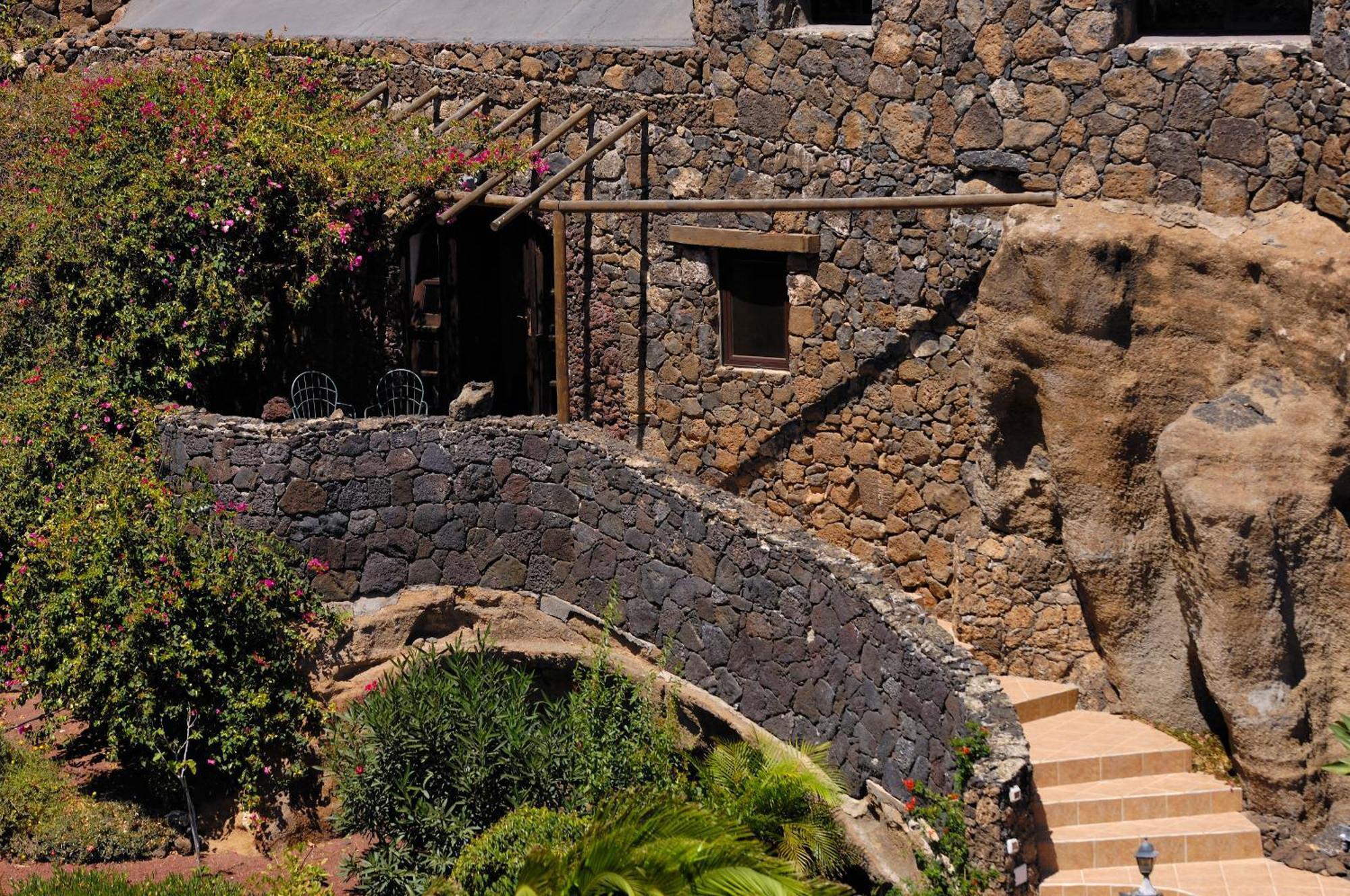 Castillo Lanzarote Villa Sophie - Luxury Villa -Sleep In A Volcanic Cave With Heated Pool Tías Екстериор снимка