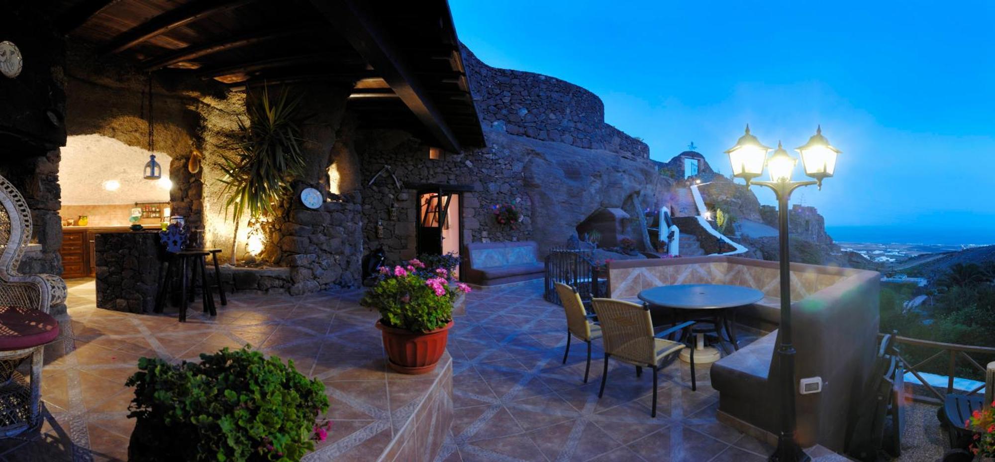 Castillo Lanzarote Villa Sophie - Luxury Villa -Sleep In A Volcanic Cave With Heated Pool Tías Екстериор снимка