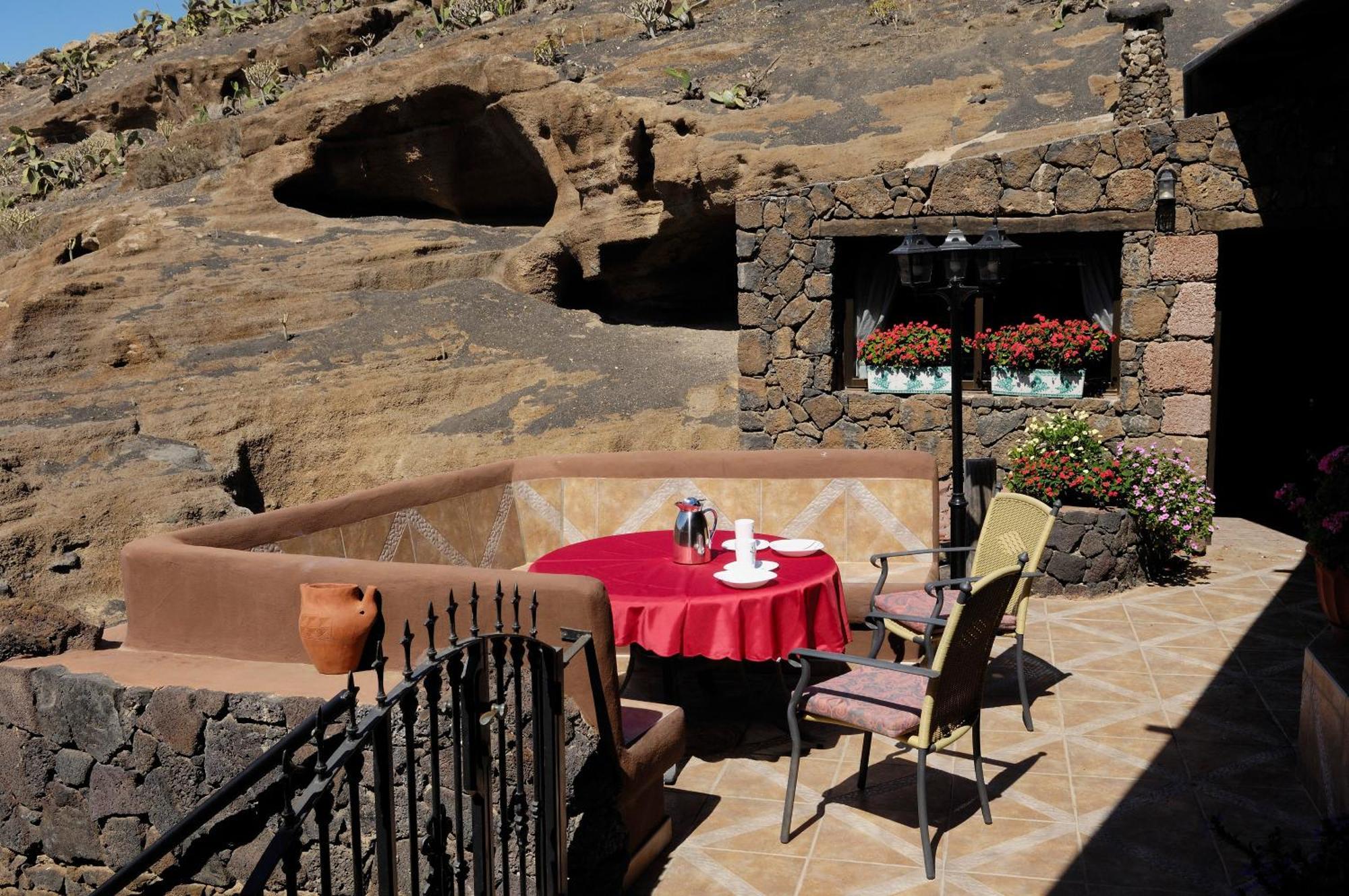 Castillo Lanzarote Villa Sophie - Luxury Villa -Sleep In A Volcanic Cave With Heated Pool Tías Екстериор снимка