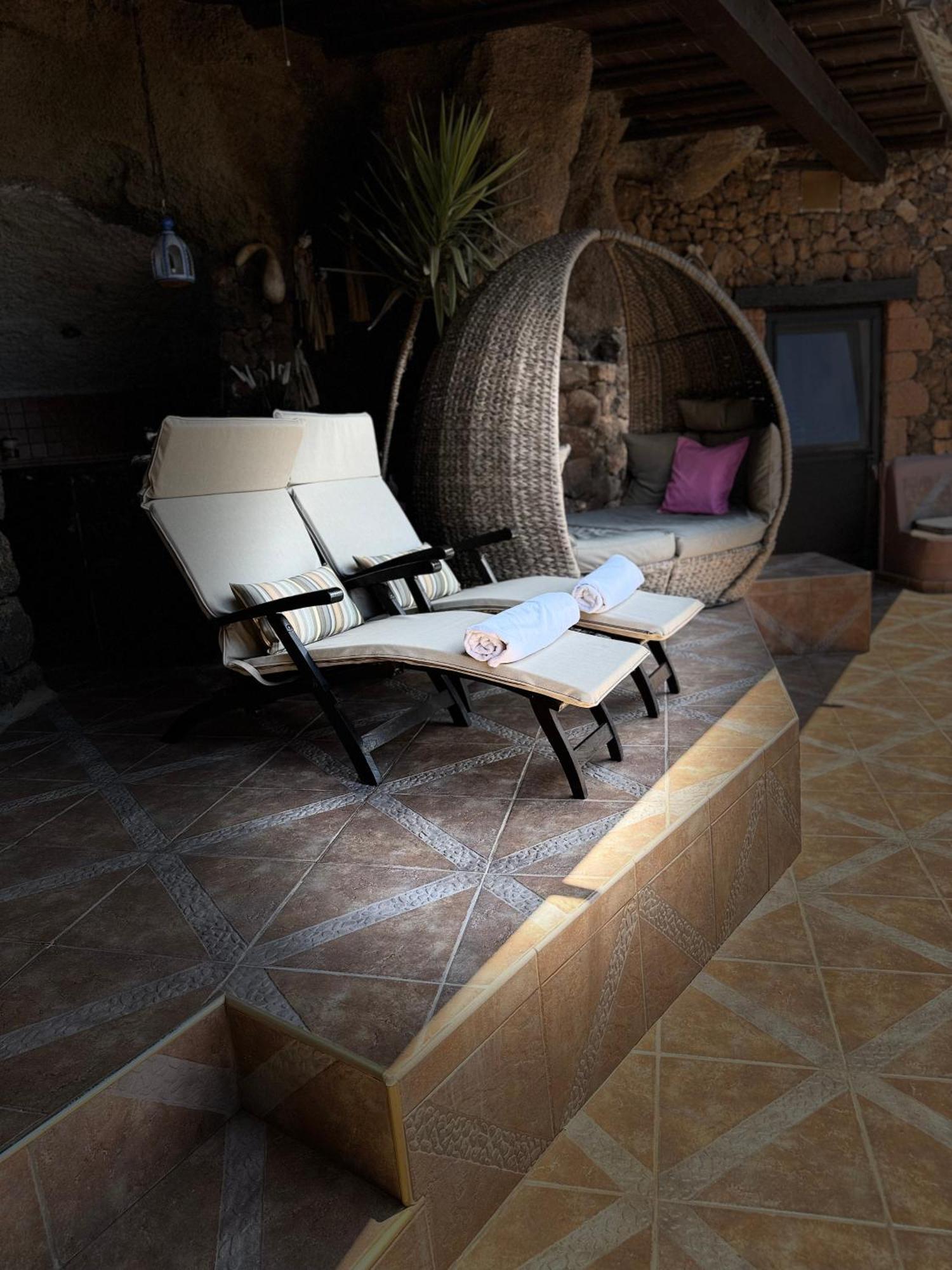 Castillo Lanzarote Villa Sophie - Luxury Villa -Sleep In A Volcanic Cave With Heated Pool Tías Екстериор снимка