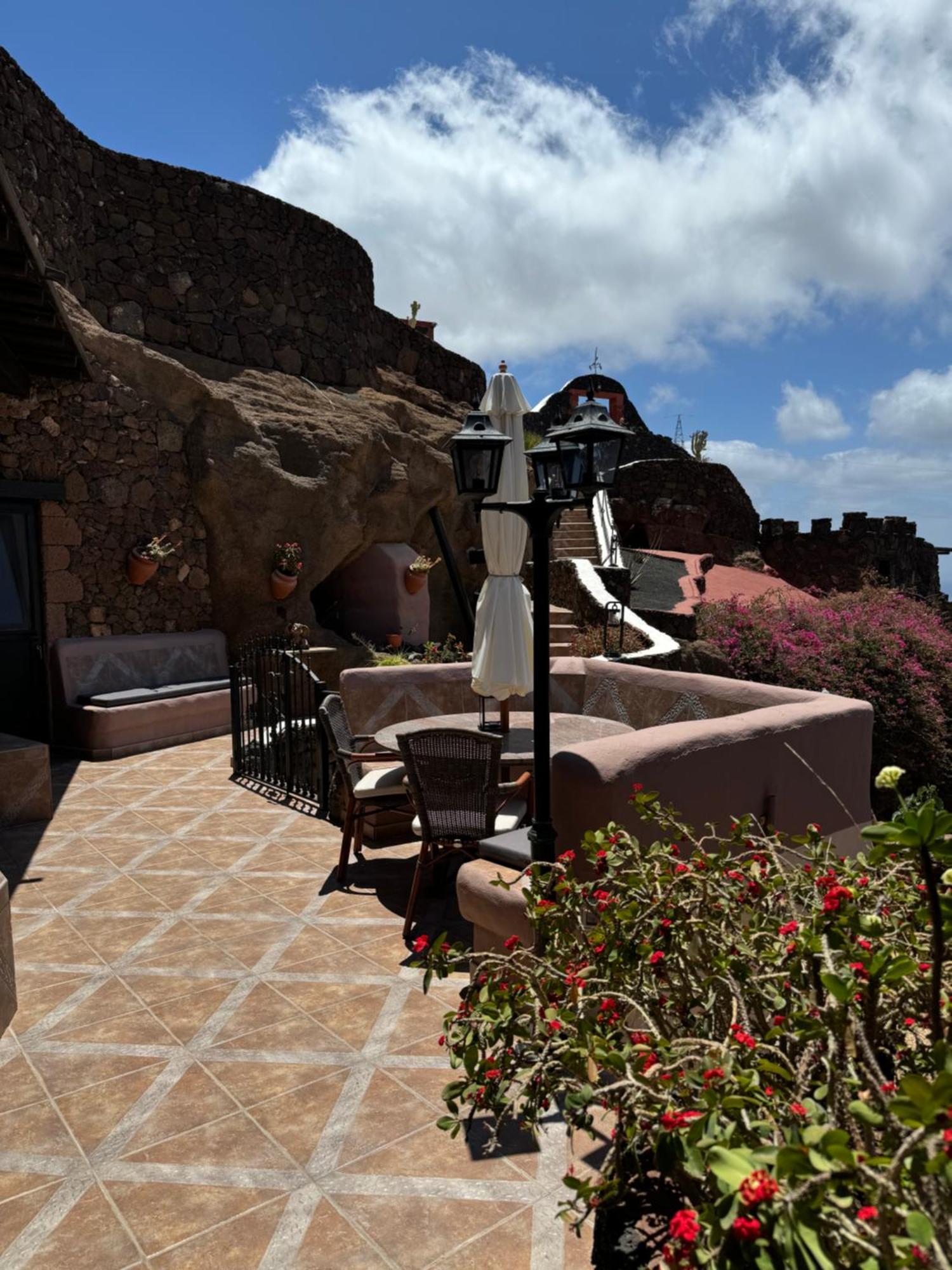 Castillo Lanzarote Villa Sophie - Luxury Villa -Sleep In A Volcanic Cave With Heated Pool Tías Екстериор снимка