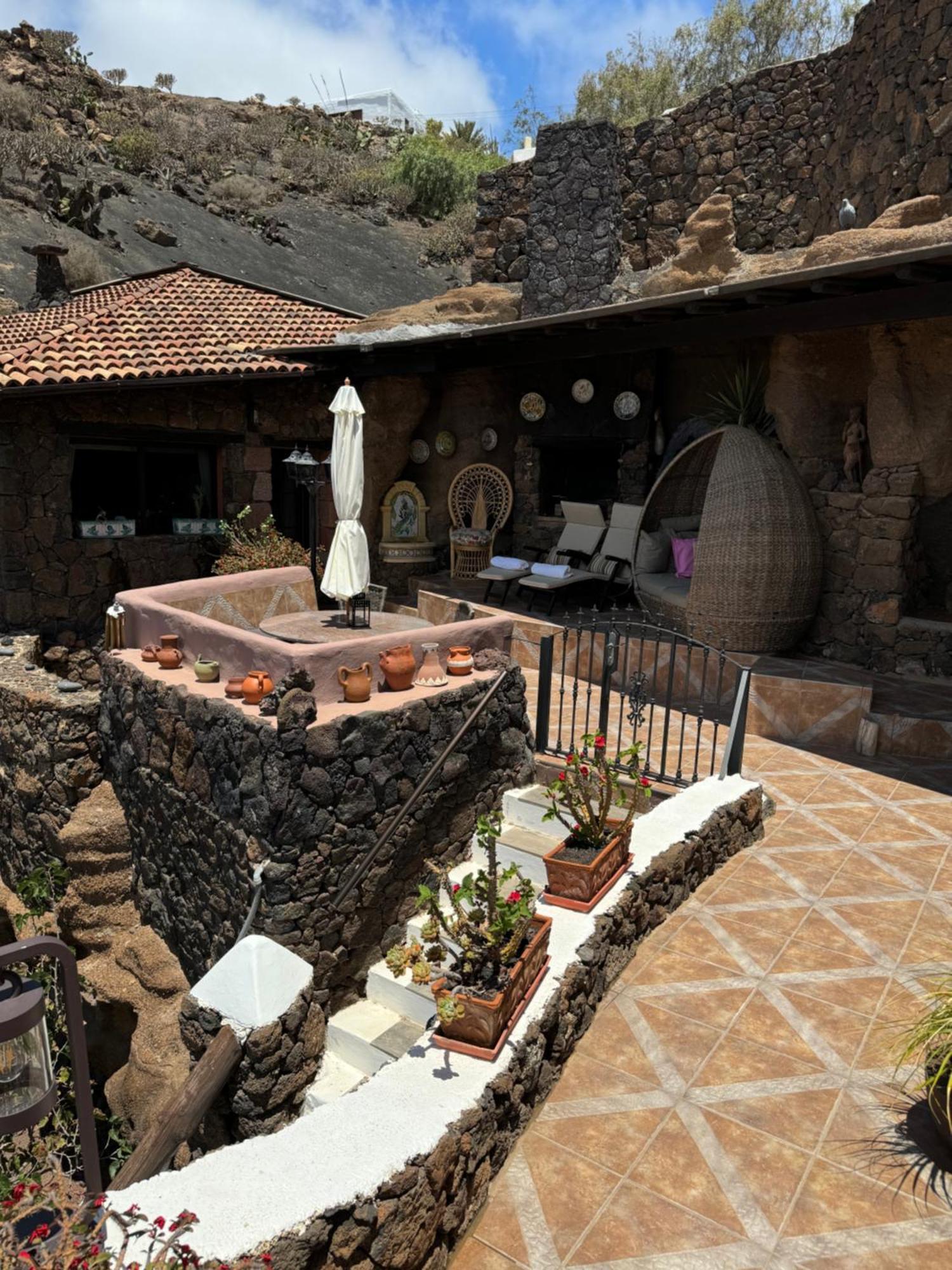 Castillo Lanzarote Villa Sophie - Luxury Villa -Sleep In A Volcanic Cave With Heated Pool Tías Екстериор снимка
