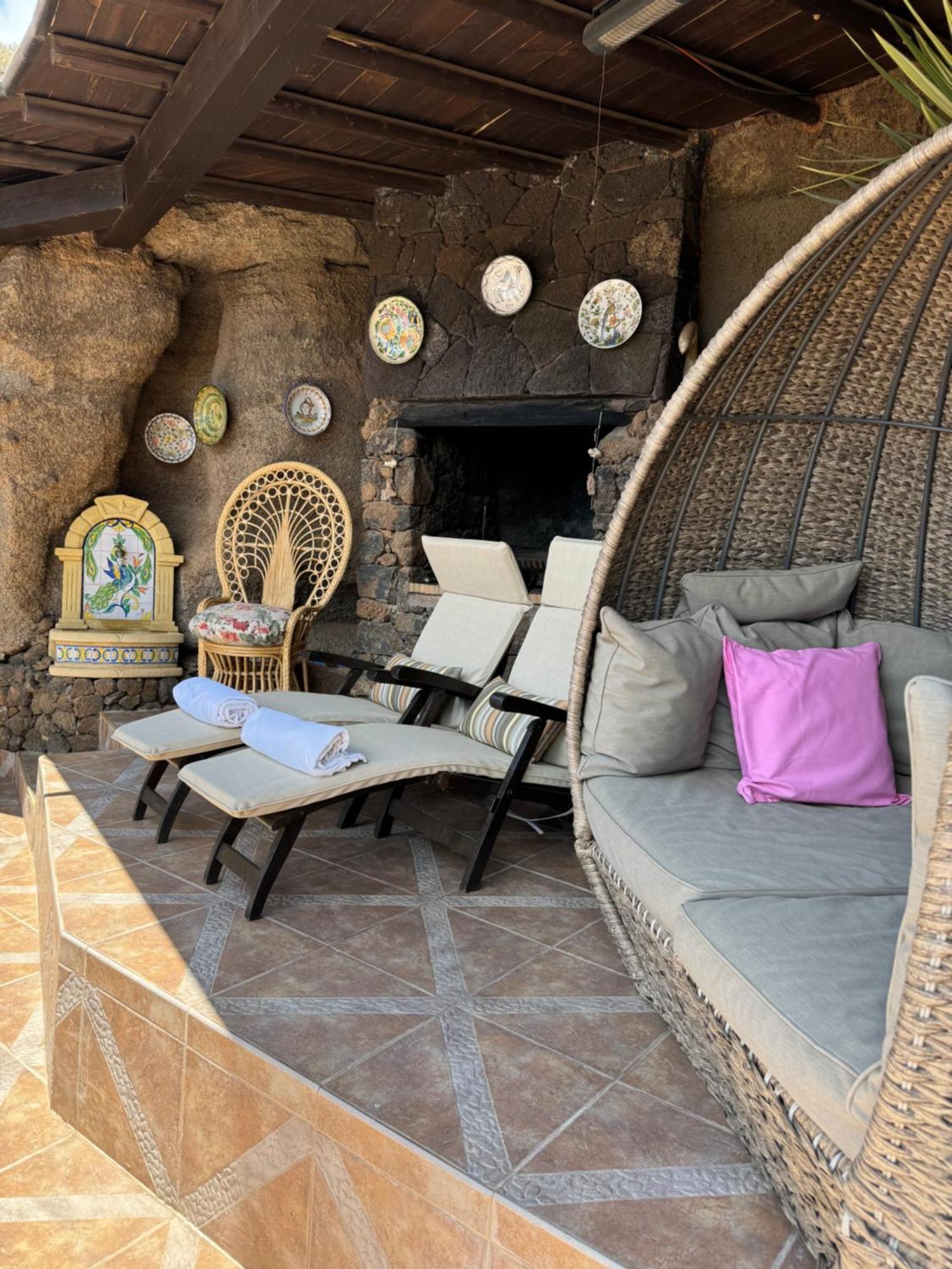Castillo Lanzarote Villa Sophie - Luxury Villa -Sleep In A Volcanic Cave With Heated Pool Tías Екстериор снимка