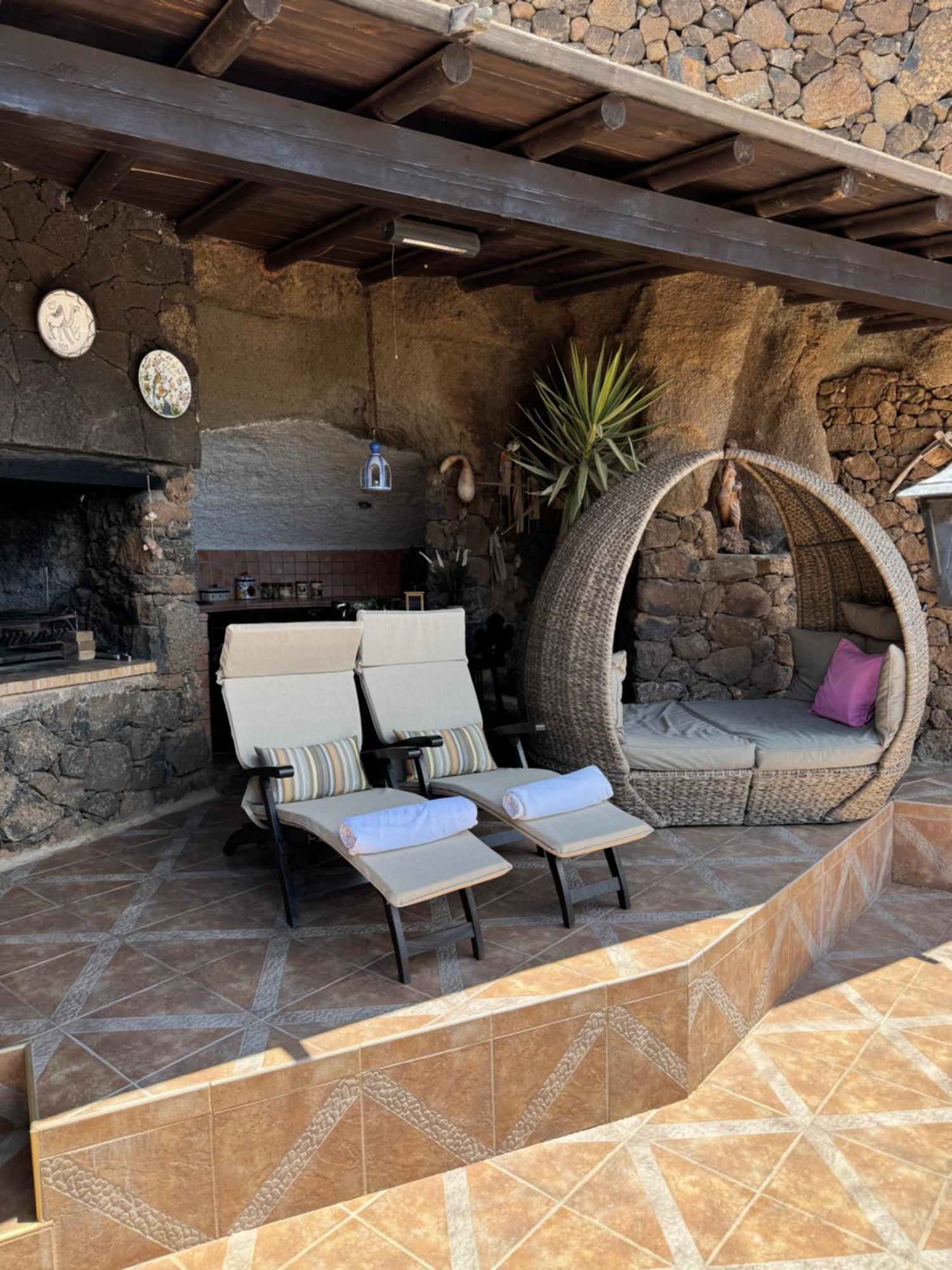 Castillo Lanzarote Villa Sophie - Luxury Villa -Sleep In A Volcanic Cave With Heated Pool Tías Екстериор снимка
