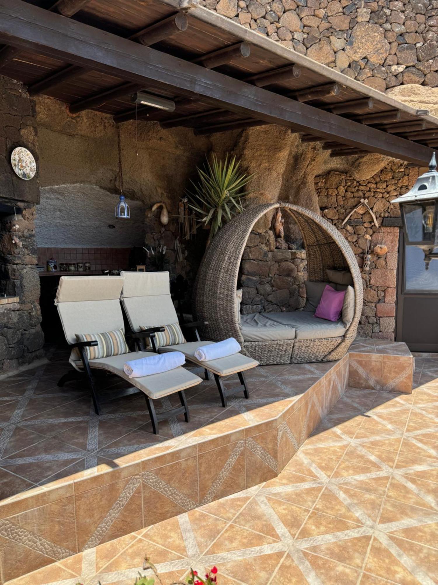 Castillo Lanzarote Villa Sophie - Luxury Villa -Sleep In A Volcanic Cave With Heated Pool Tías Екстериор снимка