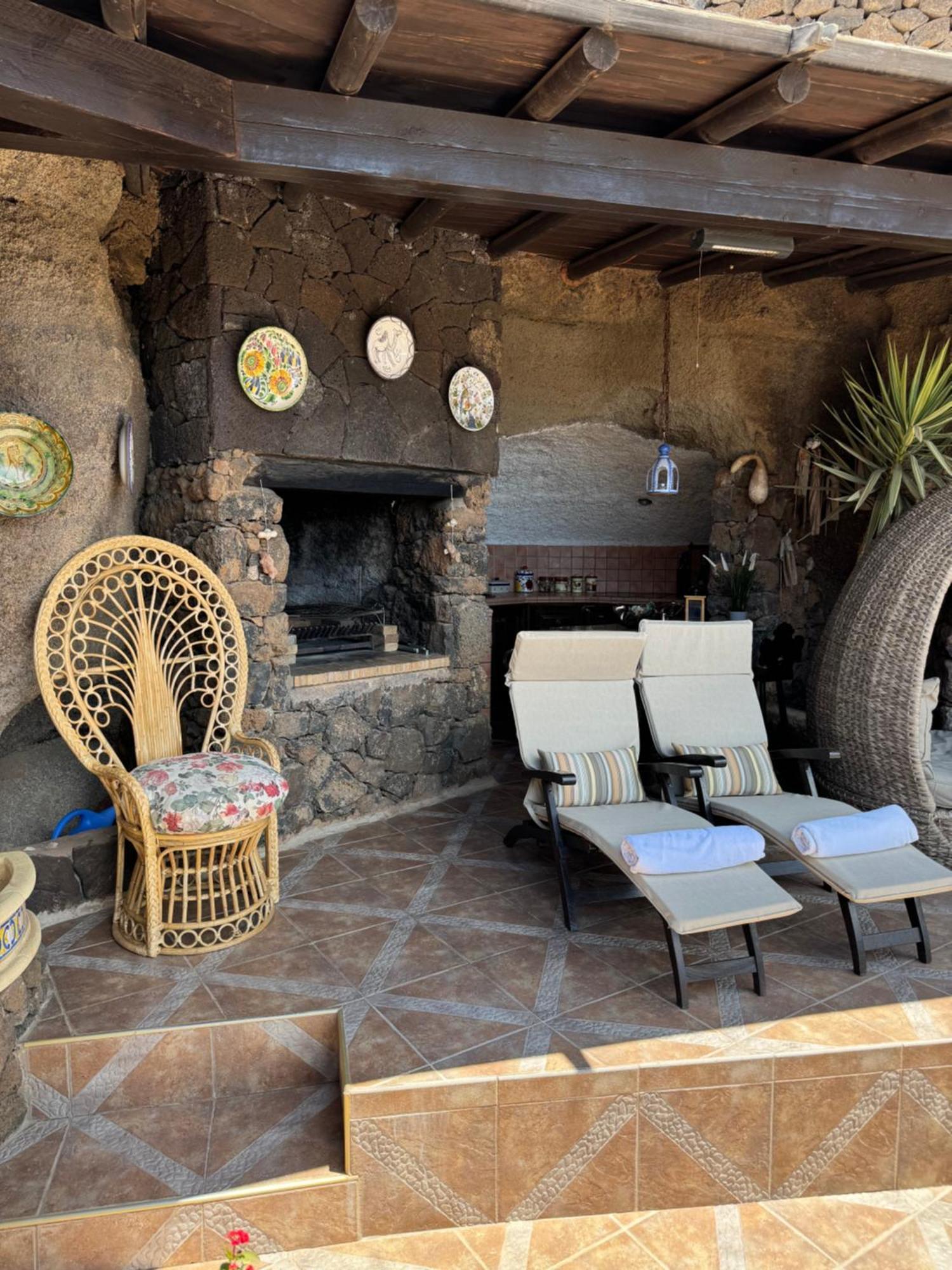 Castillo Lanzarote Villa Sophie - Luxury Villa -Sleep In A Volcanic Cave With Heated Pool Tías Екстериор снимка